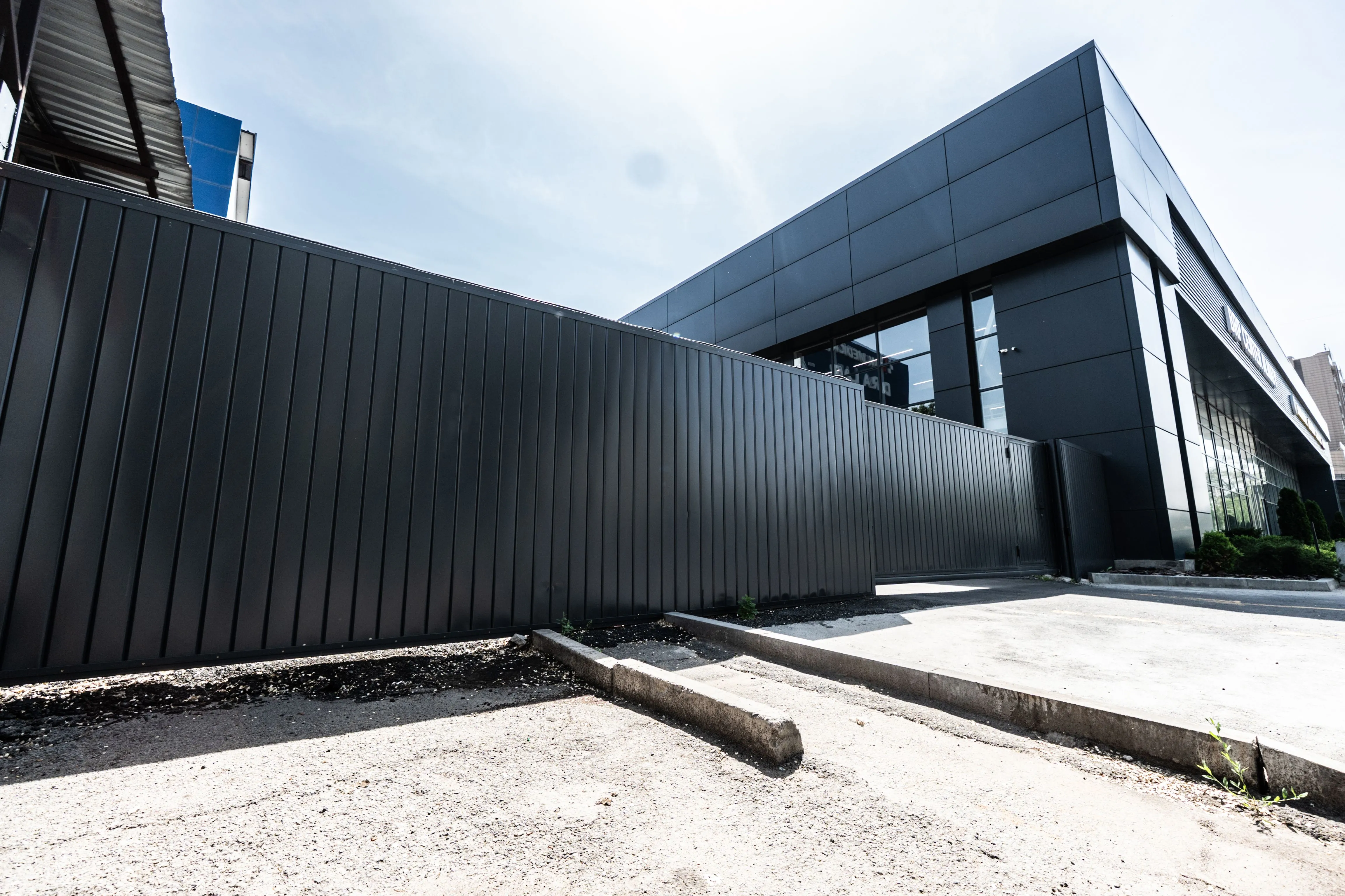 Забор из металлосайдинга 