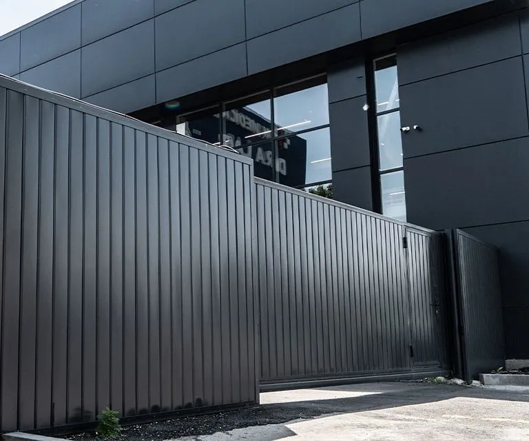 Забор из металлосайдинга 