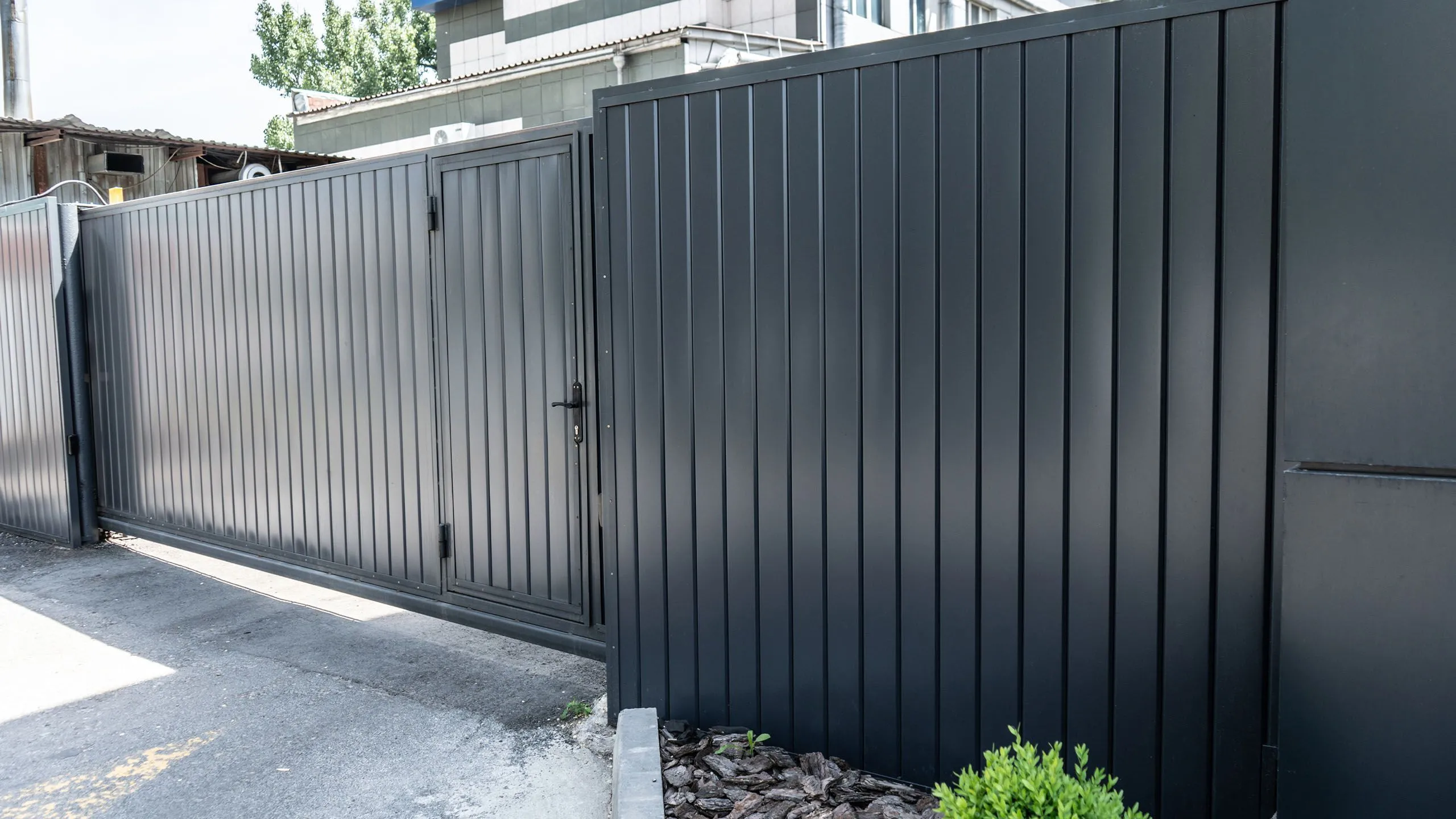 Забор из металлосайдинга 