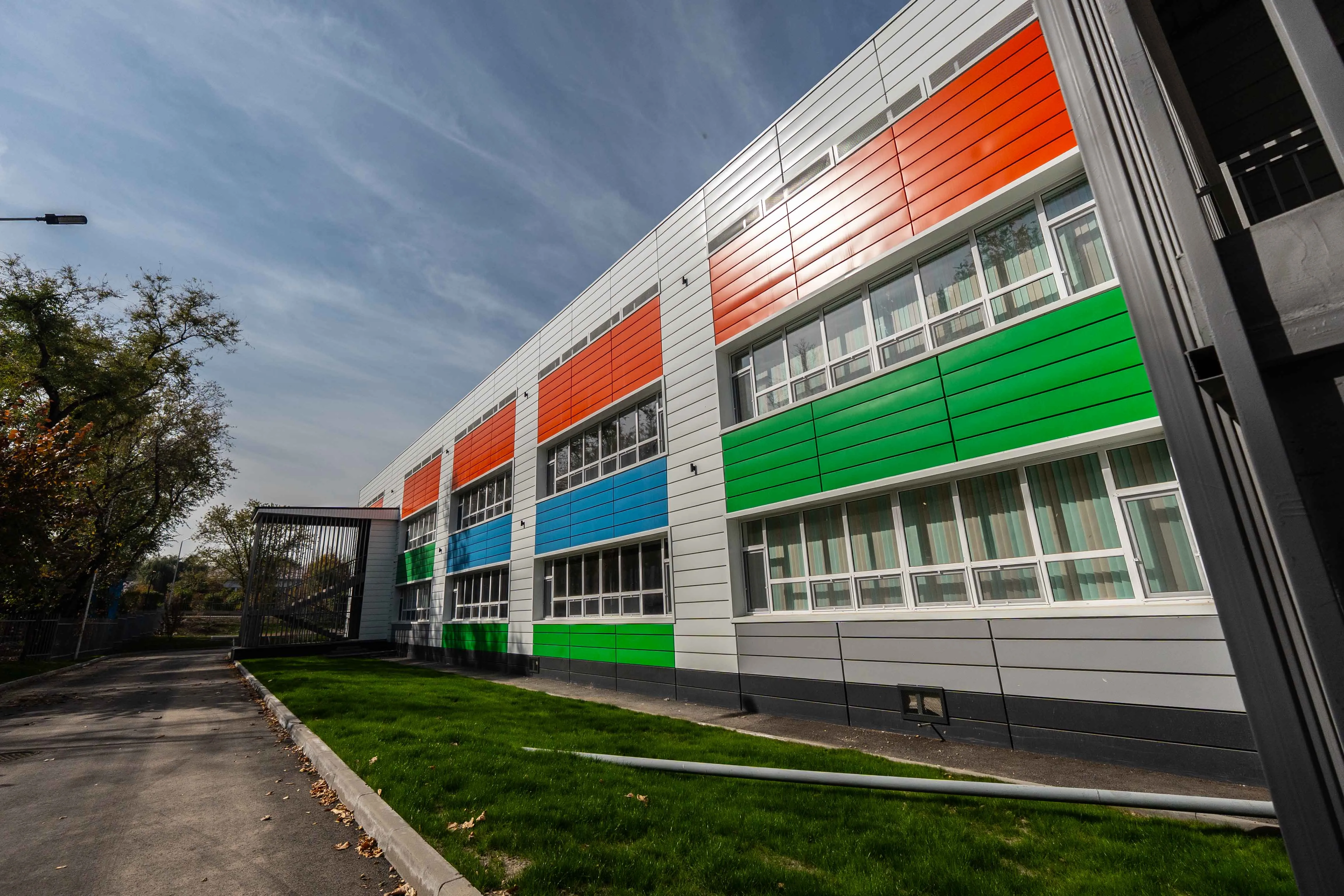 Линеарные панели APROFIL, для государства, образовательное учреждение, г. Алматы, 2025