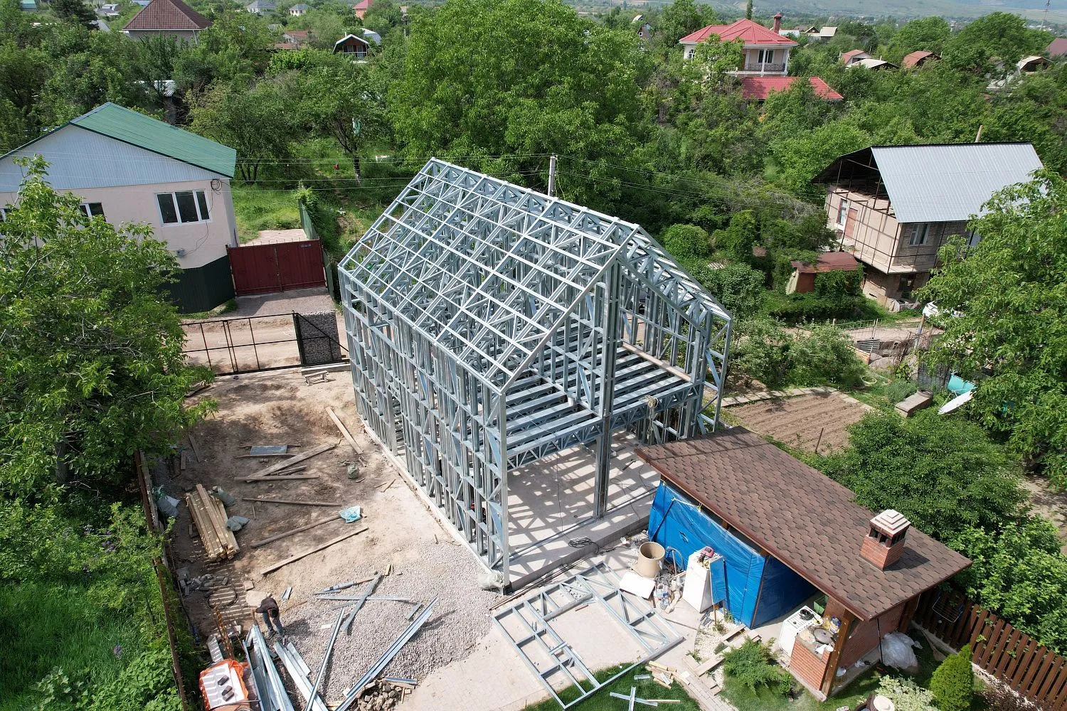 Быстровозводимый дом в стиле барнхаус из ЛСТК 