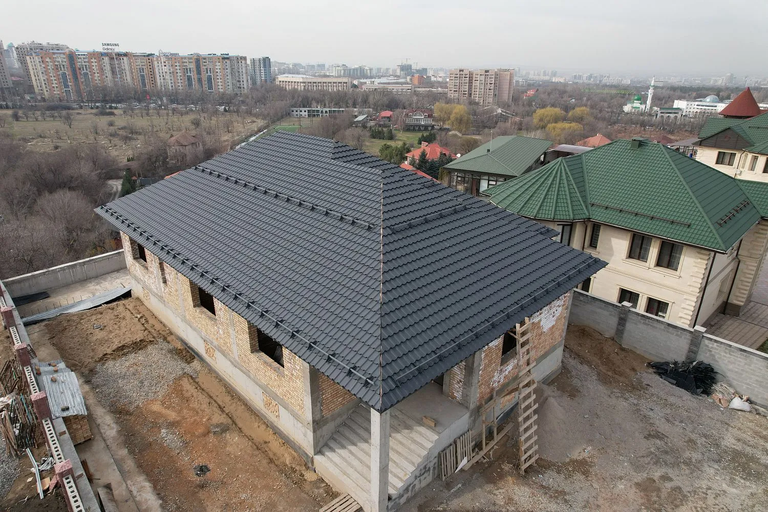 Модульная металлочерепица VICENZA APROFIL для индивидуальной застройки в Алматы (Ремизовка)