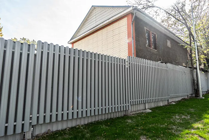 Штакетник полукруглый, частный дом, г. Алматы 2025 