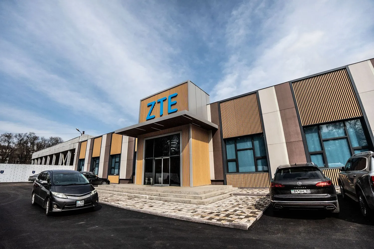 Кубический потолок APROFIL для пространства Farabi Hub в Алматы