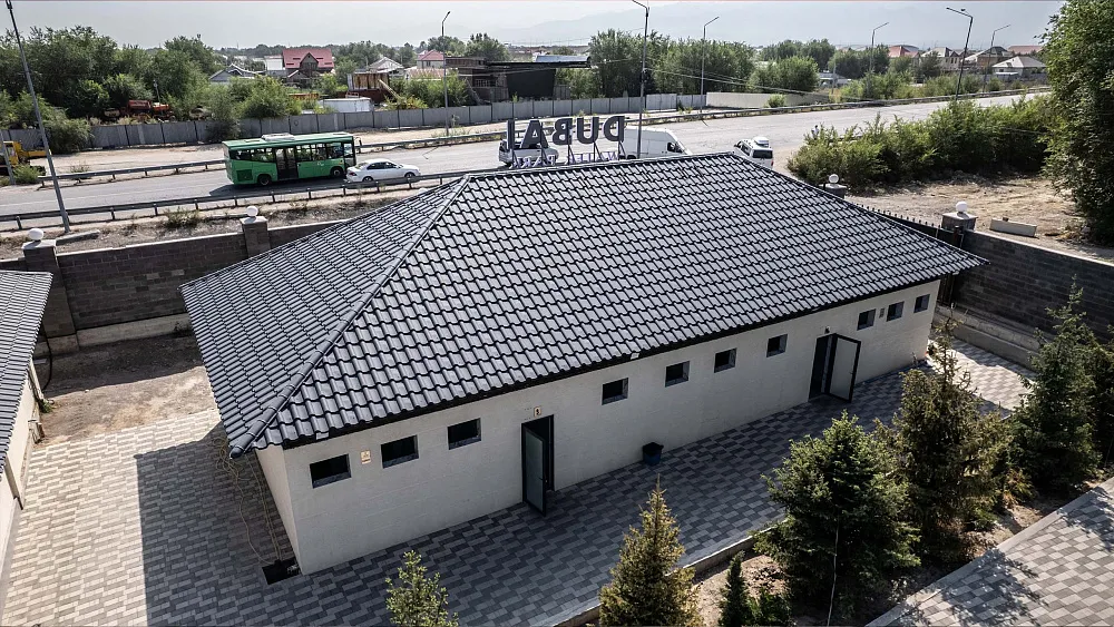 Монтаж металлочерепицы на крышу: пошаговая инструкция