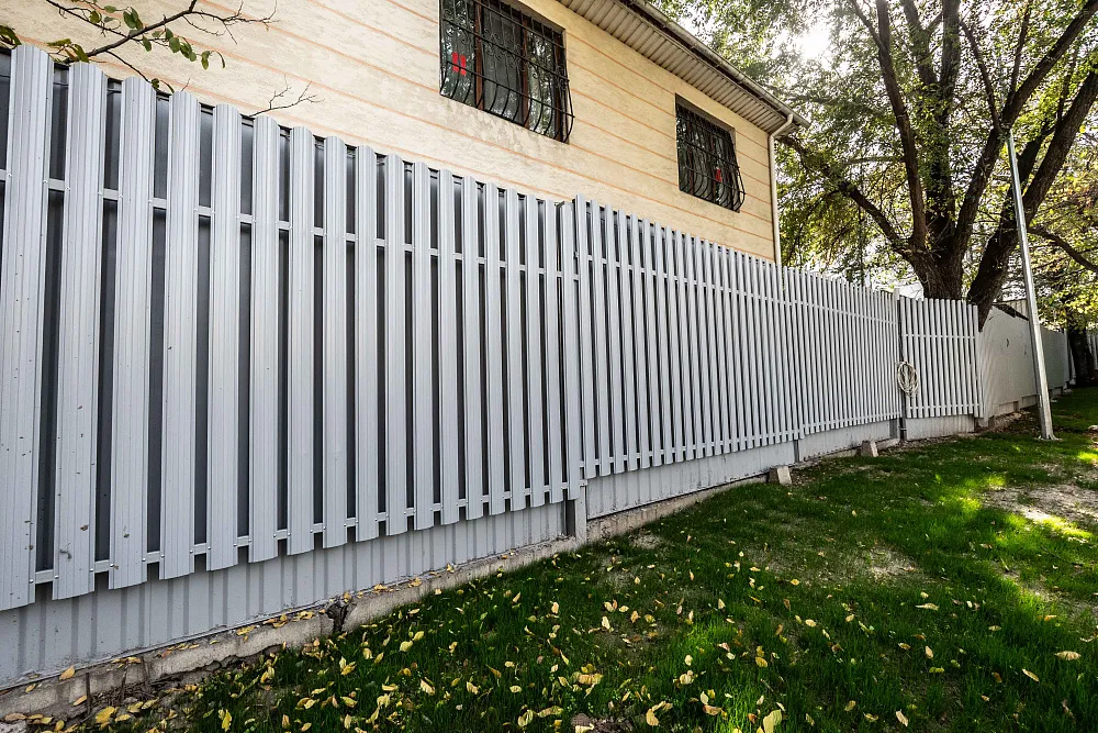 Штакетник полукруглый, частный дом, г. Алматы 2025 