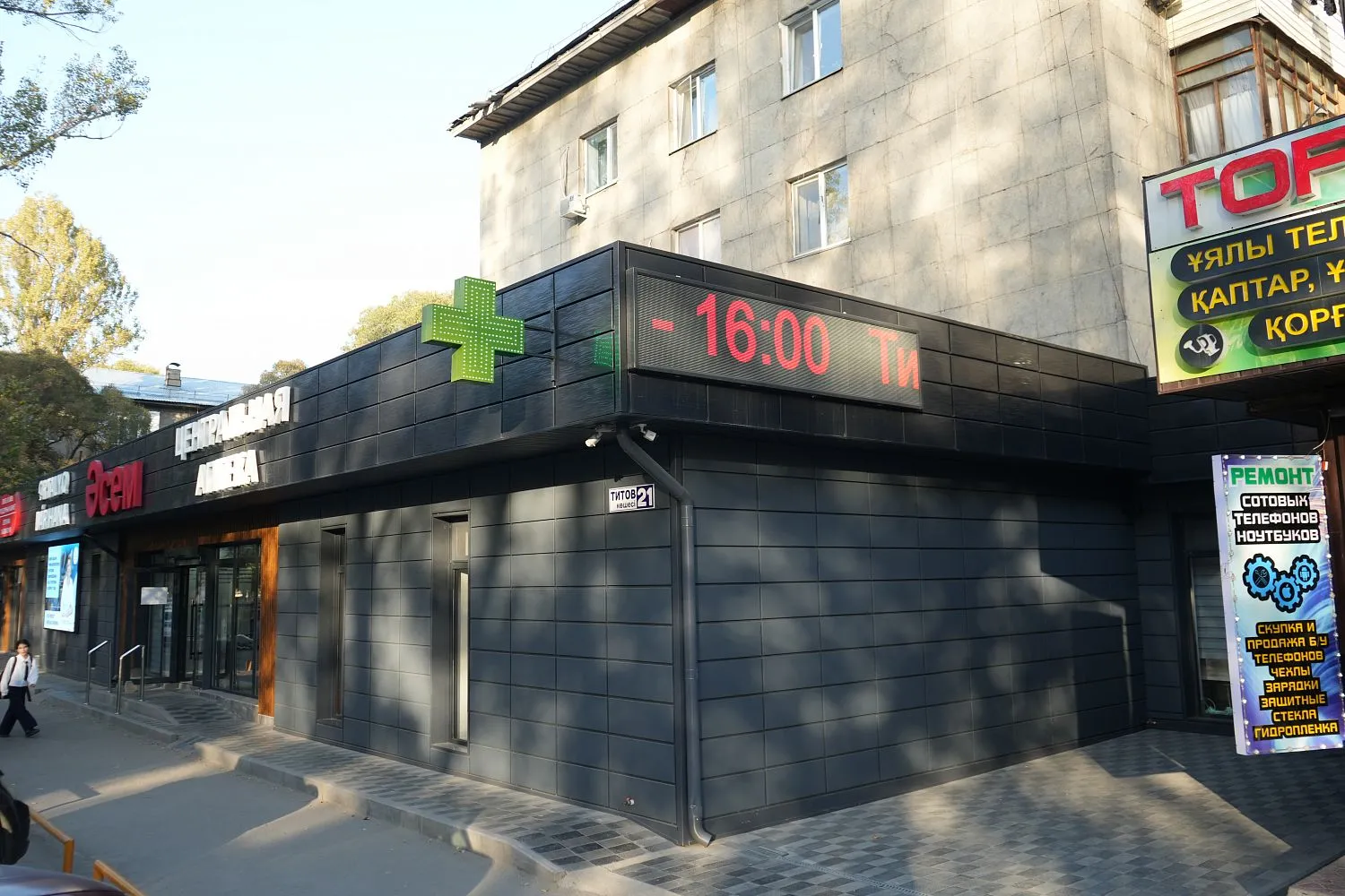 Линеарные панели APROFIL в оформлении аптеки в Алматинской области (ГРЭС)