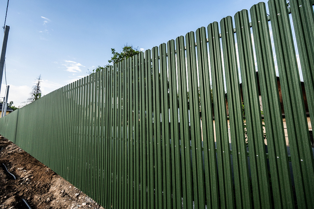 М-образный штакетник APROFIL в благоустройстве городской развязки на ул. Жансугурова, Алматы 