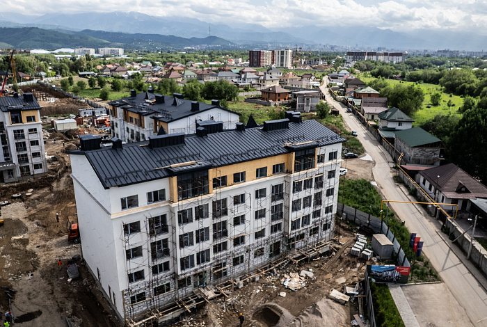 Профнастил под фальц APROFIL для жилого комплекса Meiram Park в Алматы