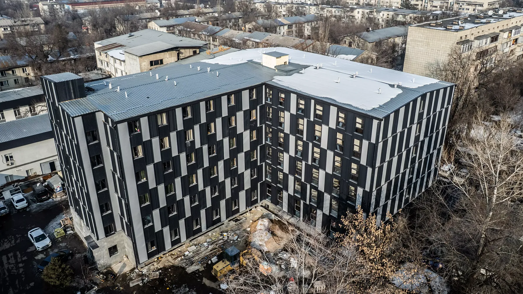 Дизайнерские фасадные панели CANYON APROFIL в облицовке БЦ «Эталон» в Алматы