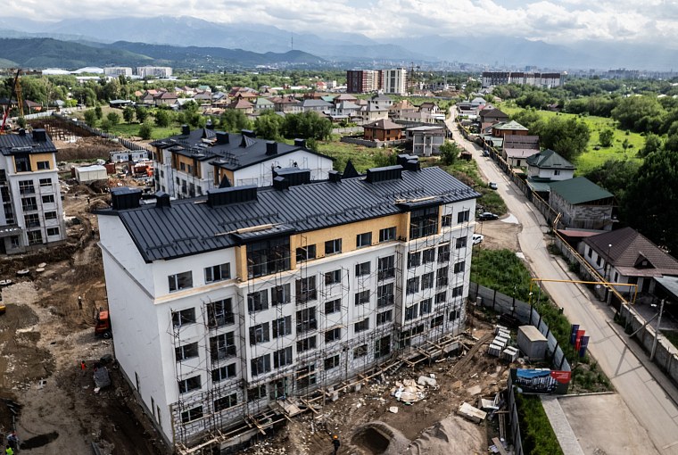 Профнастил под фальц APROFIL для жилого комплекса Meiram Park в Алматы