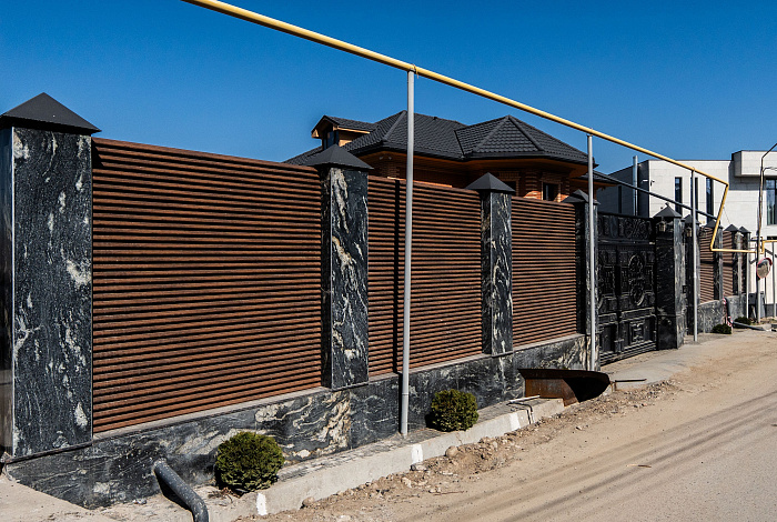 Забор-жалюзи СИММЕТРИКА APROFIL, частный дом, г. Алматы, 2025