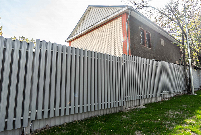 Штакетник полукруглый, частный дом, г. Алматы 2025 