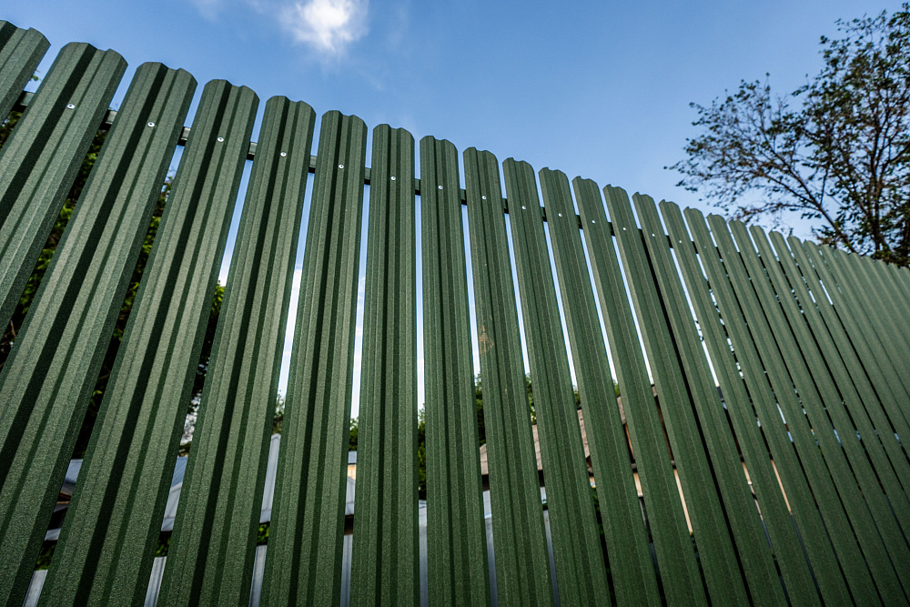 М-образный штакетник APROFIL в благоустройстве городской развязки на ул. Жансугурова, Алматы 