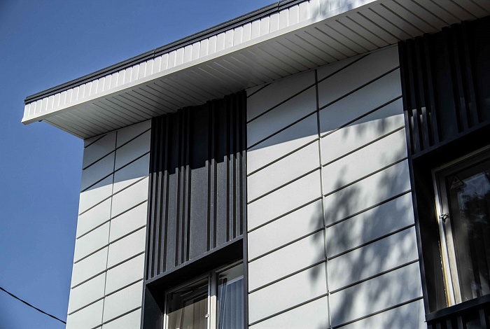 Дизайнерские фасадные панели CANYON, Линеарные панели APROFIL, для бизнеса, офисное здание, г. Алматы, 2025 