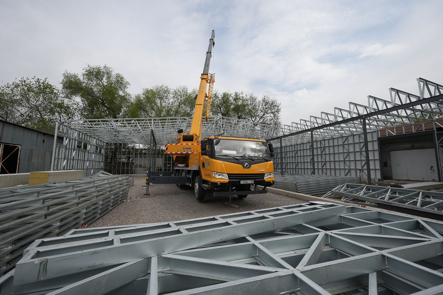 Каркас склада площадью 990 м² из ЛСТК APROFIL в Алматы