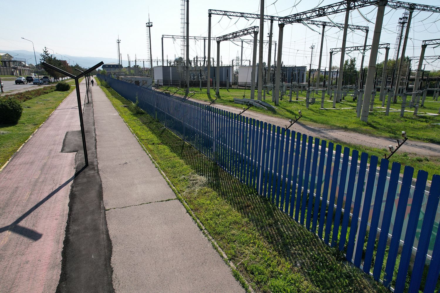 Трапециевидный штакетник APROFIL для ограждения трансформаторной подстанции в Алматы