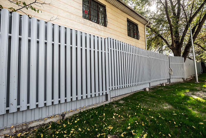 Штакетник полукруглый, частный дом, г. Алматы 2025 
